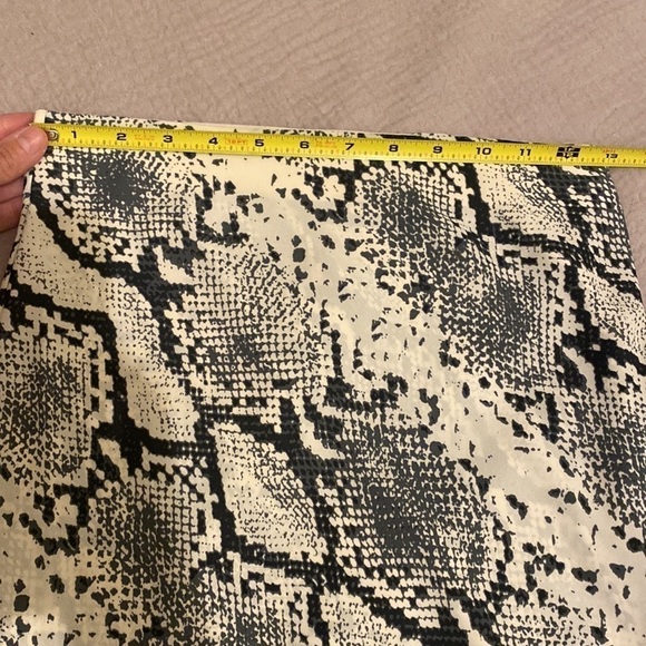 Aritzia Wilfred Kyra sneakprint midi skirt Size 4 . Very good condition - Picture 7 of 13